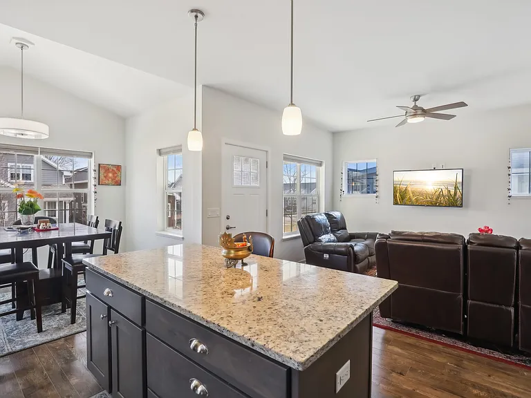 9924 Peach Leaf Ln — Photo 15