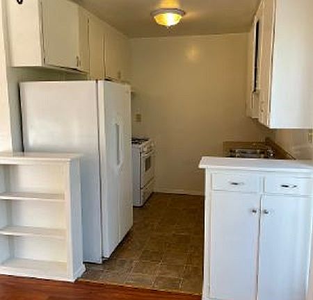 2nd image of 1607 N Harvard Blvd #1