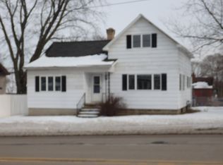 318 5th St, Manistee, MI 49660