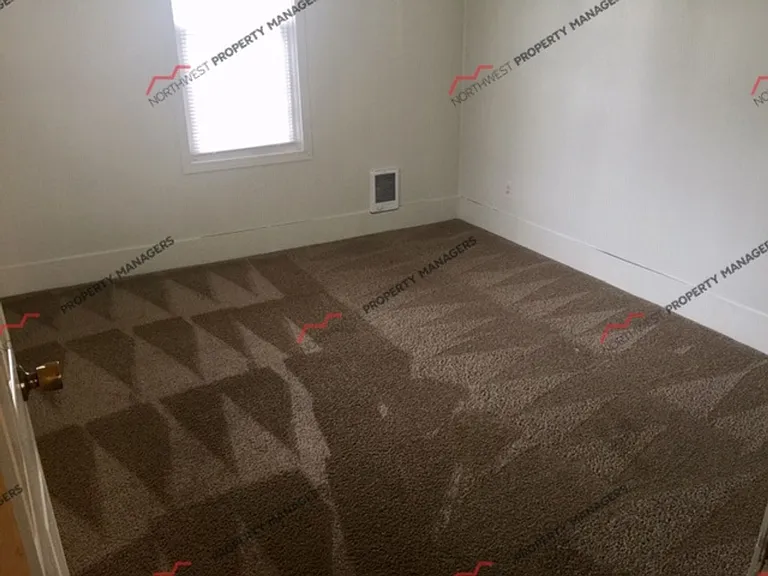 901 NW Saint Helens Ave — Photo 10