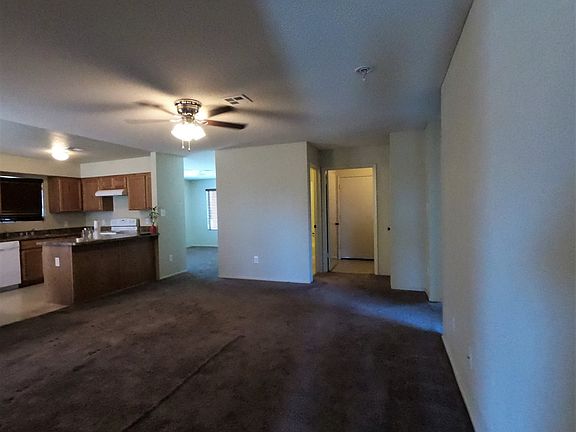 3rd image of 671 W Patricia St