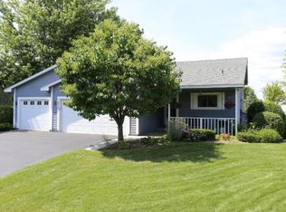 670 Sierra Trl, Chanhassen, MN 55317