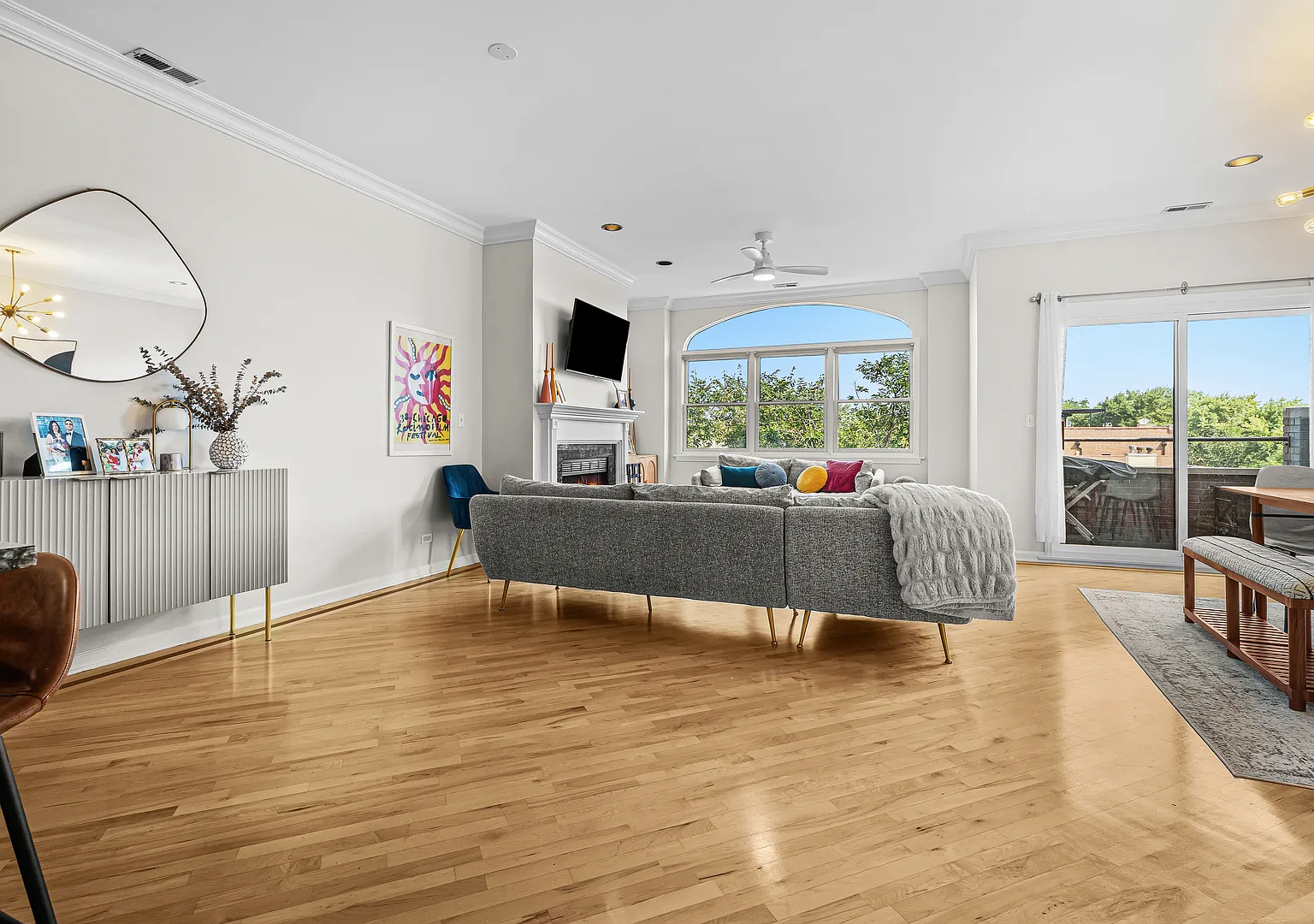 3 bed, 1600 sqft, $4,800 — Photo 3