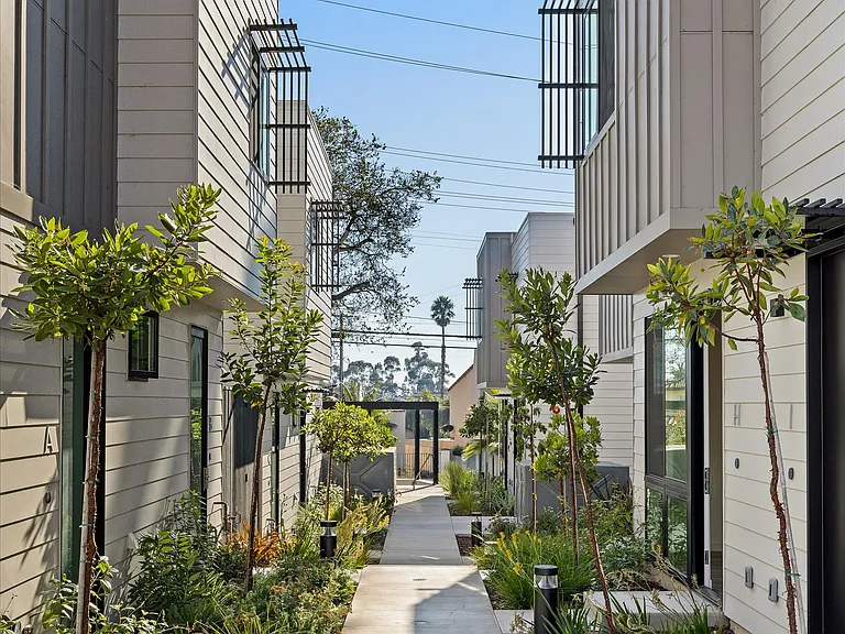 415 Old Coast Hwy #C — Photo 36