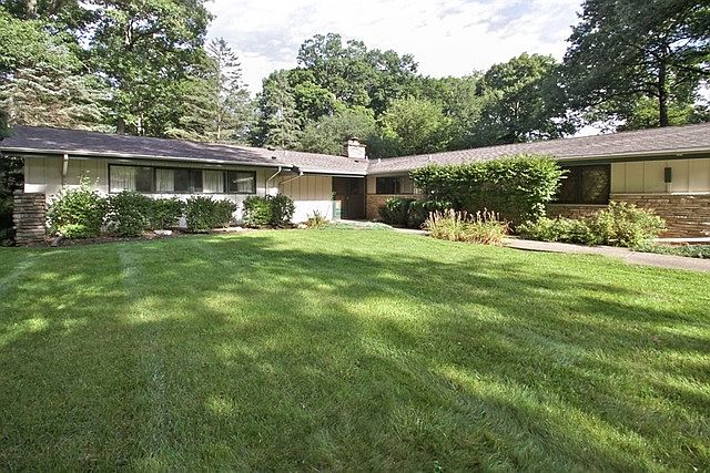 1st image of 32 Cumberland Dr
