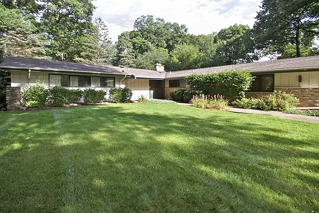 32 Cumberland Dr photo 1