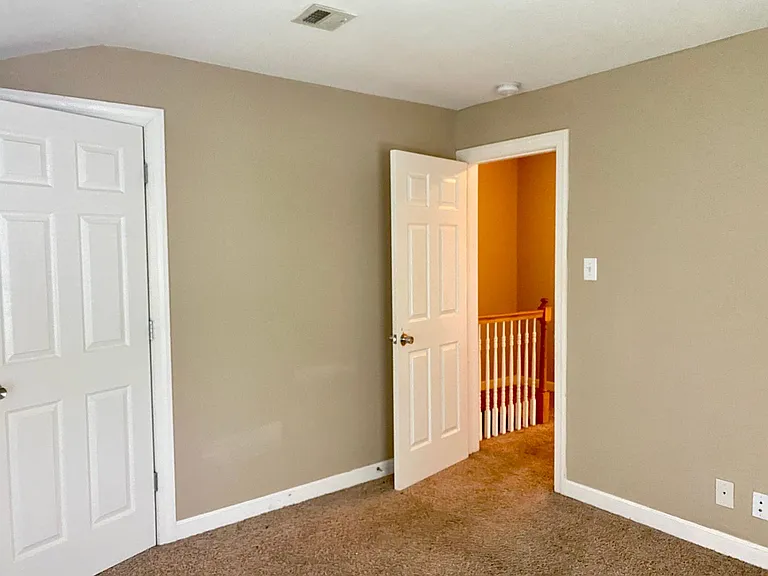 200-202 Rudolph Dr — Photo 9