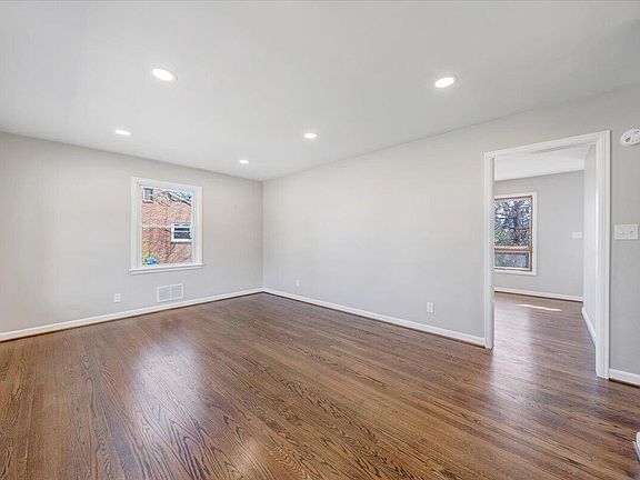 4th image of 4301 Holmes St NE