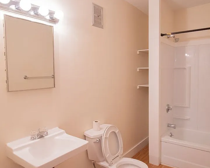 332 Pleasant St — Photo 7
