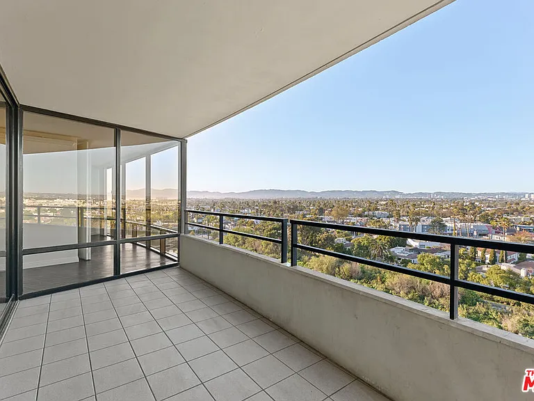 4316 Marina City Dr #531 — Photo 15