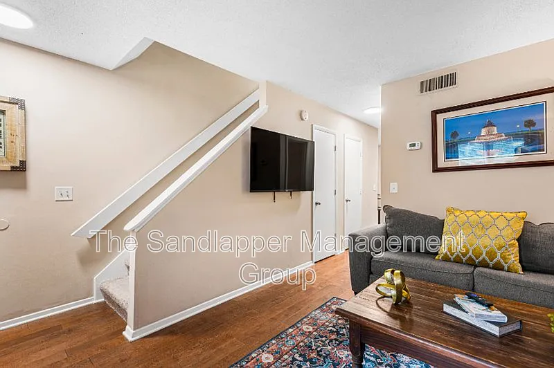2 bed, 1.5 bath, 1000 sqft, $3,000 — Photo 4
