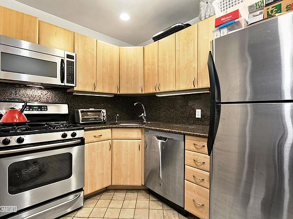 5th image of 46 W 69th St APT 3