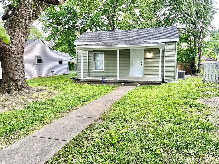 1118 W Whitney Ave — Photo 2