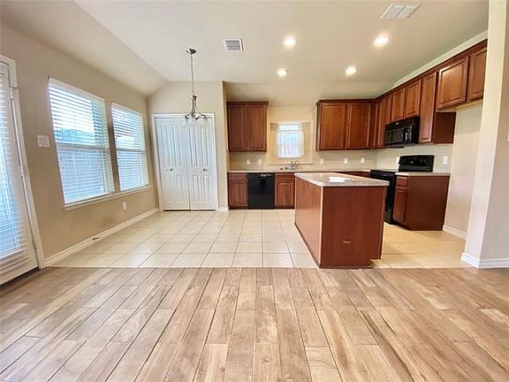 5th image of 5001 Hidden Pond Dr