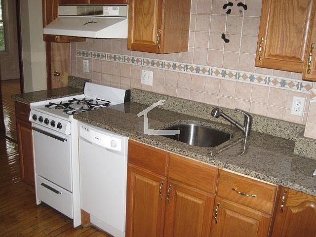 2nd image of 59 Linden St #3IS