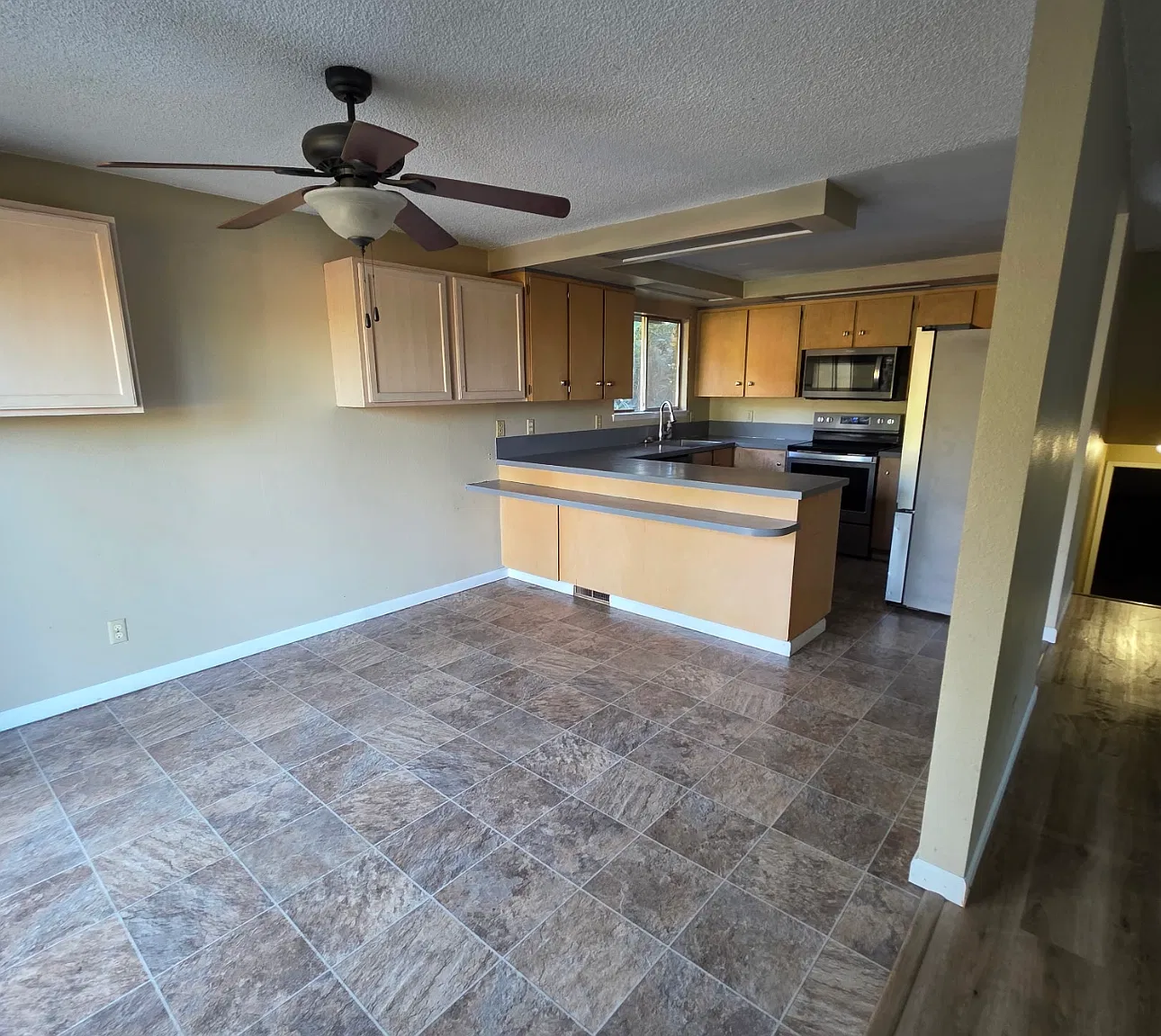 3 bed, 1188 sqft, $2,500 — Photo 4