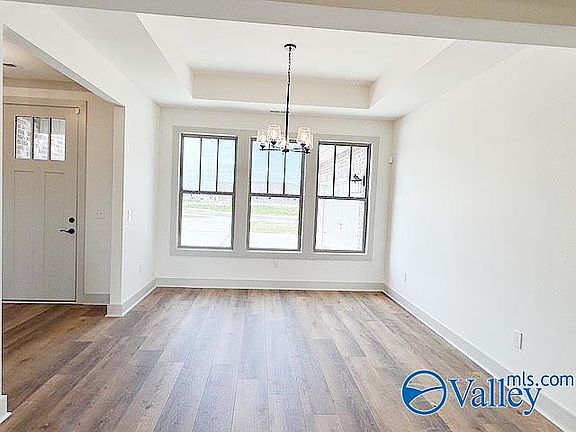 4th image of 1045 Maplehurst St