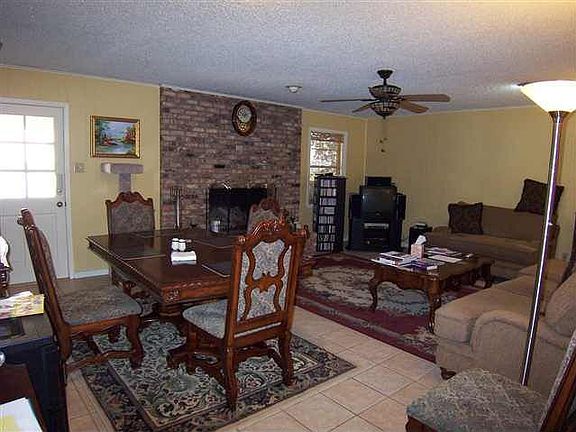 4th image of 401 Whiteoak Ln