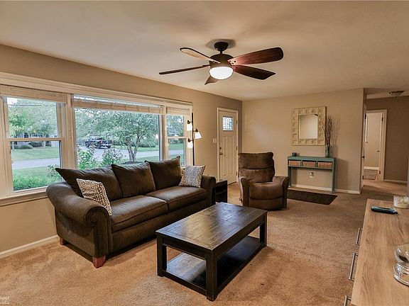 3rd image of 30 Old Orchard Dr