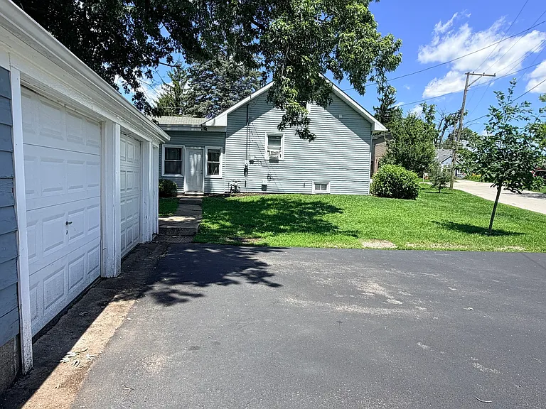 11105 Denny Ave — Photo 24