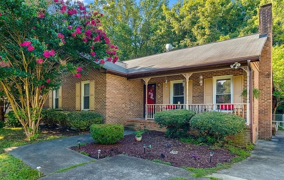 2nd image of 1568 Trinity Garden Cir