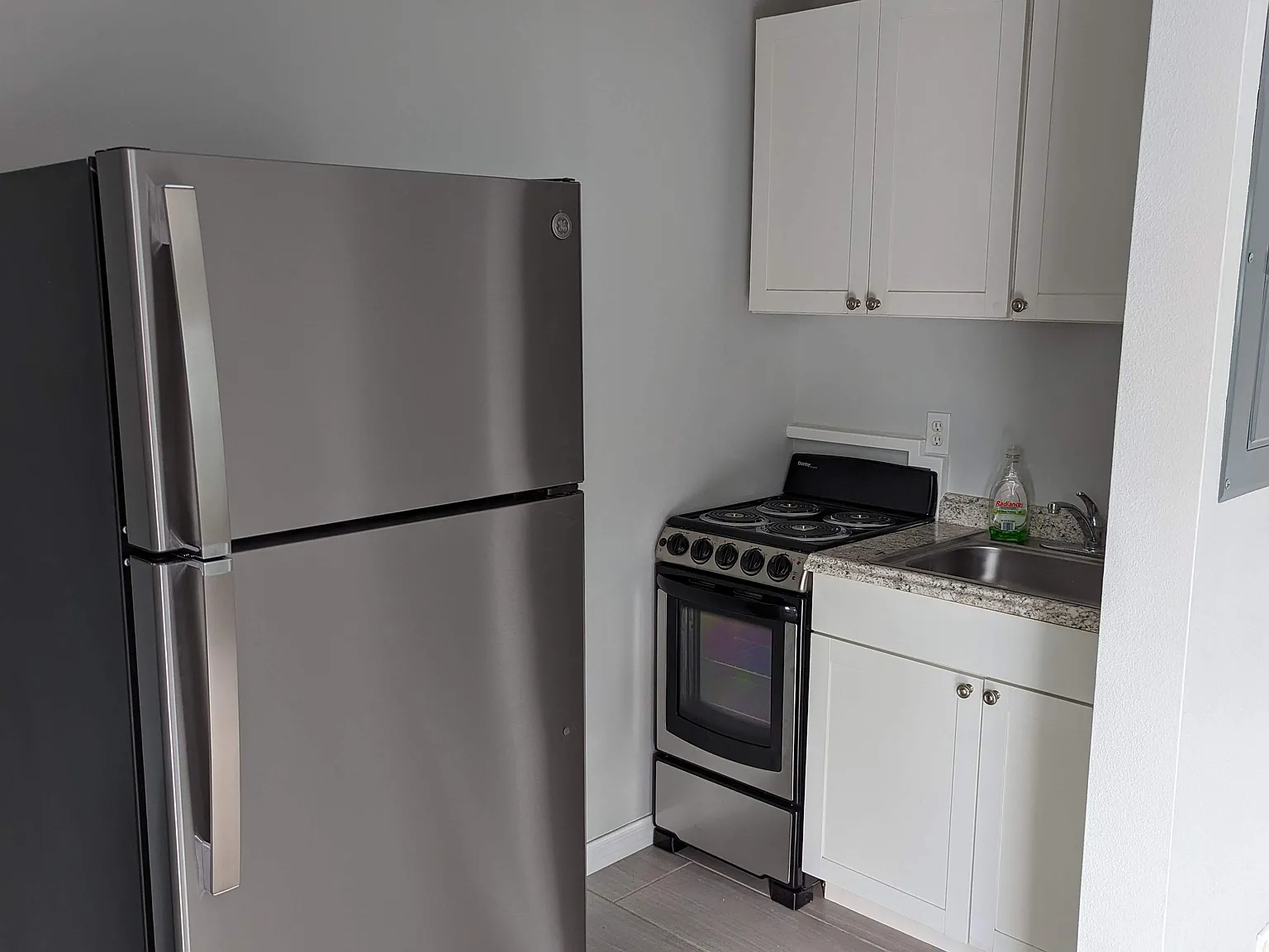 Newly Updated Studio Apartment Walking Distance from Cocoa Village! — Photo 4