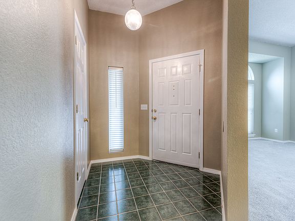 3rd image of 704 N Laurel Ave