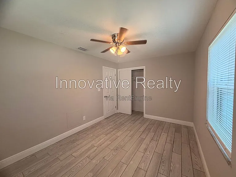 144 N Park Ave — Photo 20