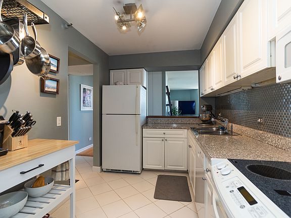 4th image of 3660 N Lake Shore Dr APT 2813