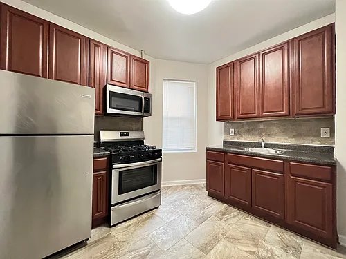 150 Manhattan Ave #16 Photo 1