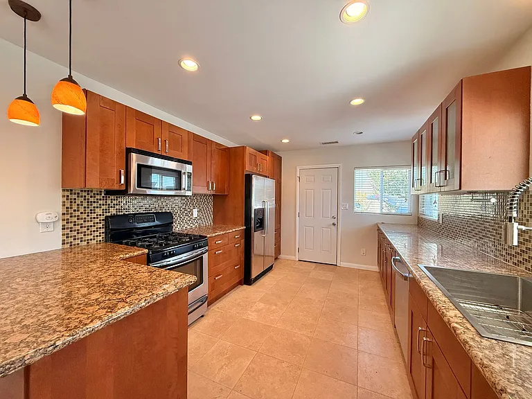 2208 Susan Pl — Photo 4