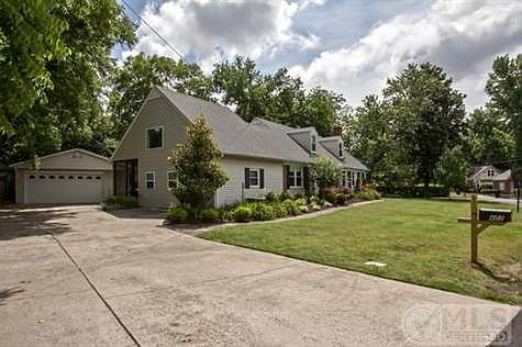 2nd image of 402 W Kingwood Dr