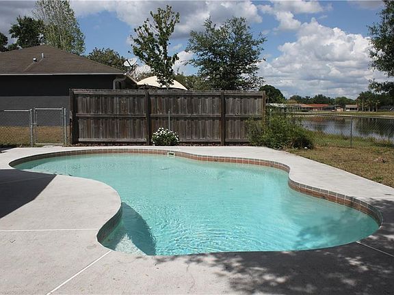 3rd image of 1117 Creek Woods Cir