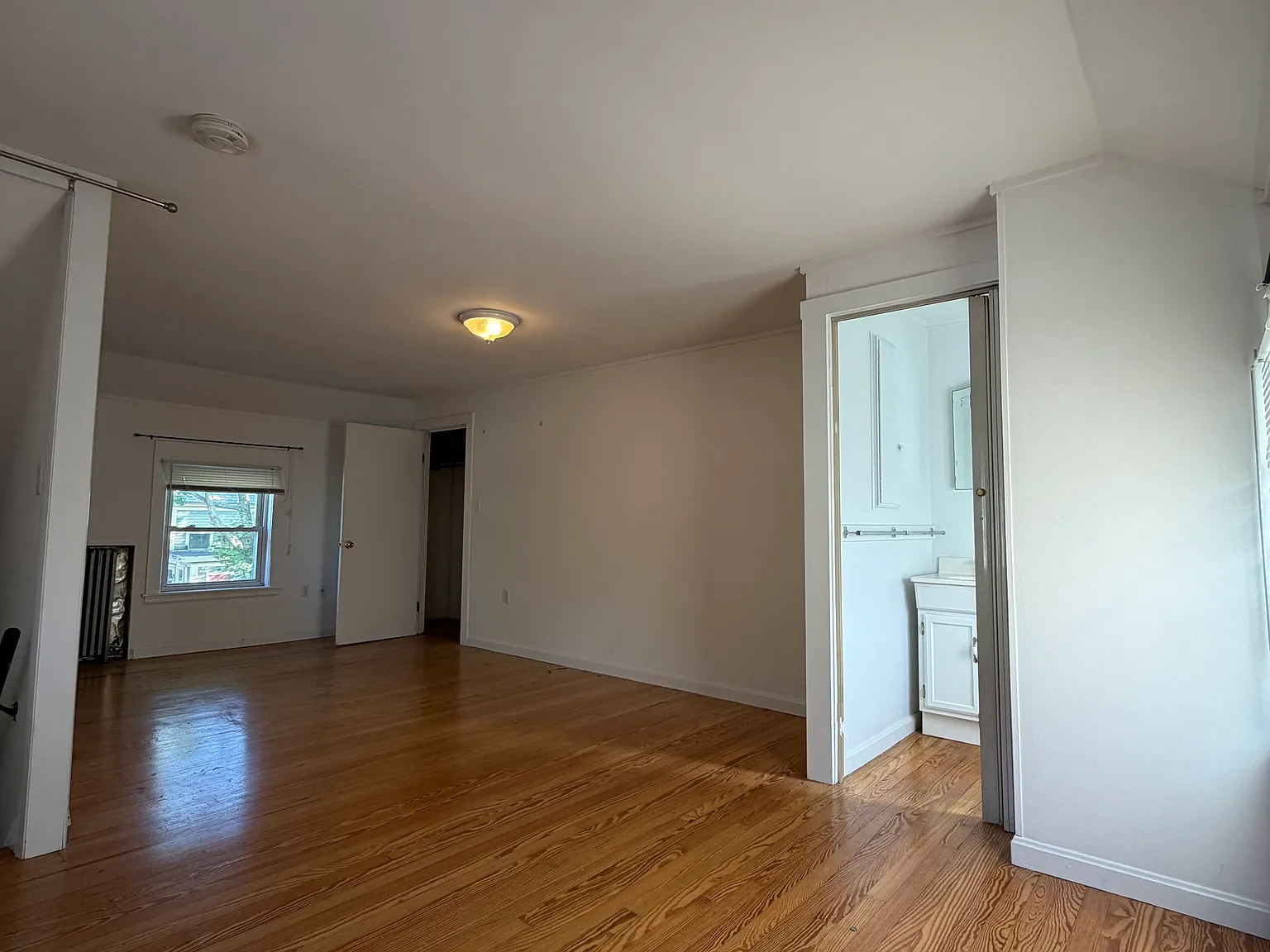 1 bed, 1.5 bath, 860 sqft, $2,000 — Photo 4