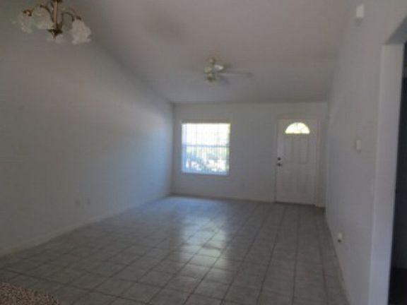 5th image of 5 Bunker Knolls Ln