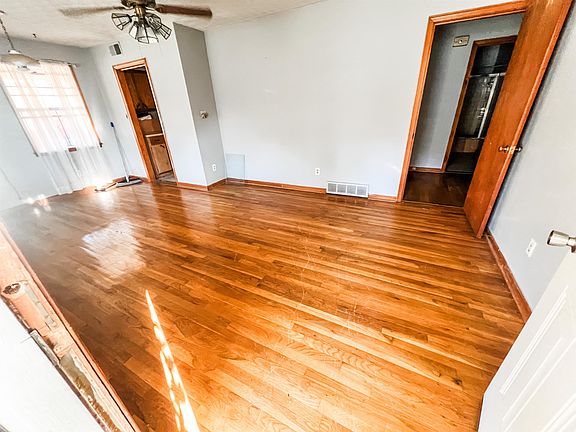 2nd image of 2956 Elkins St