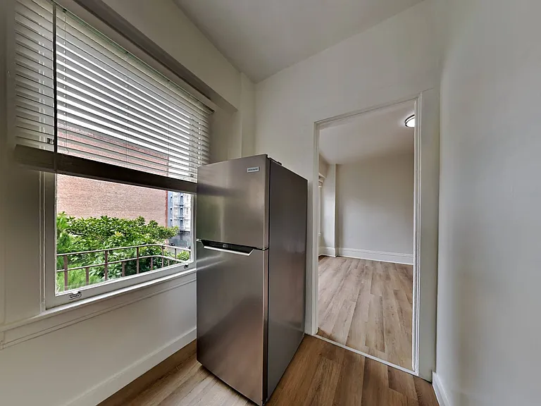 954 Geary St — Photo 17