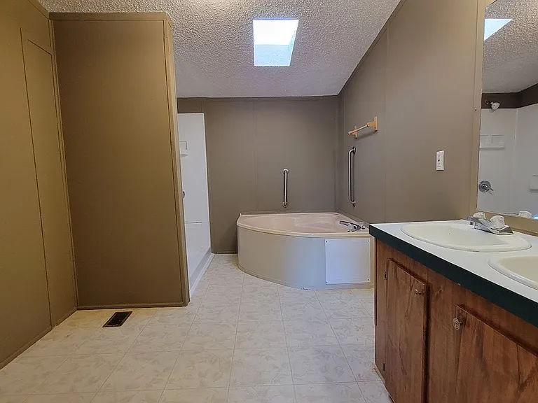 100 SE 68th Ct — Photo 13