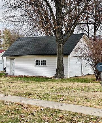 5th image of 304 N 1st St