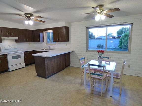 5th image of 1010 S Del Valle Ave