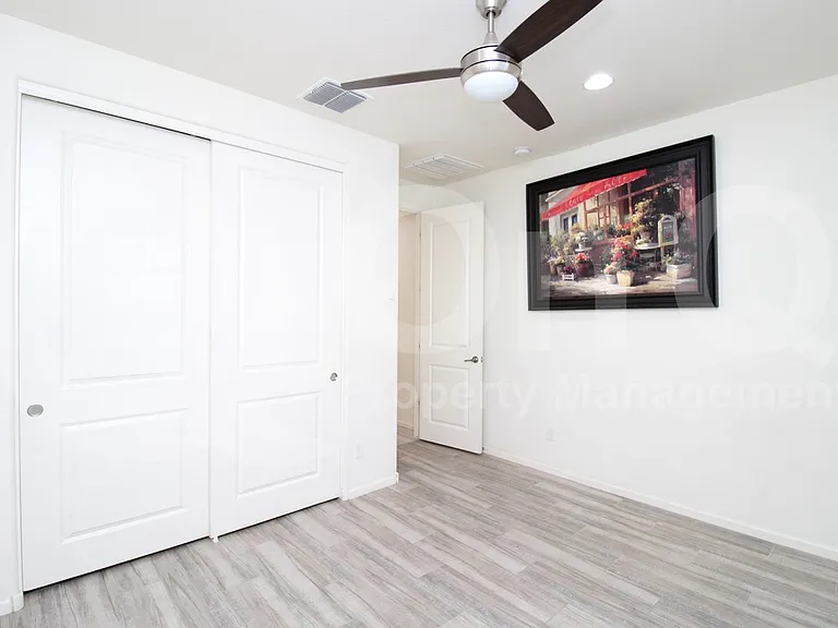 241 E Wisteria Dr — Photo 14