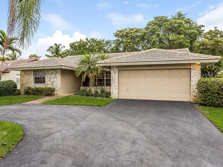 8623 NW 47th Dr — Photo 1