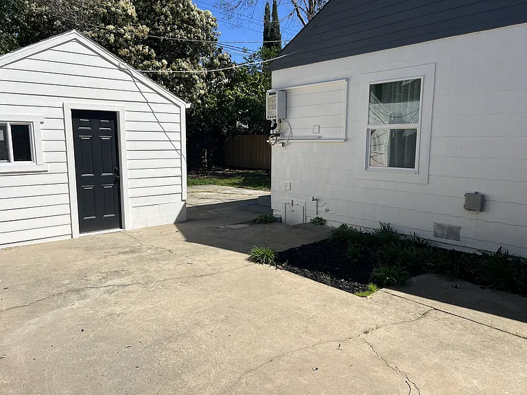 4541 V St — Photo 12
