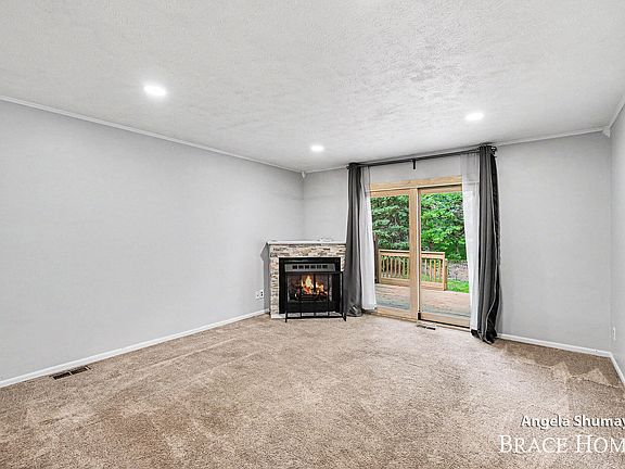 5th image of 2631 Chatham Woods Dr SE