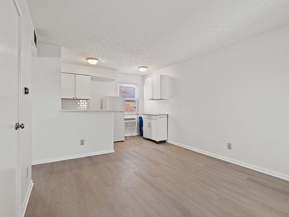 4th image of 695 Riverview Dr APT B1