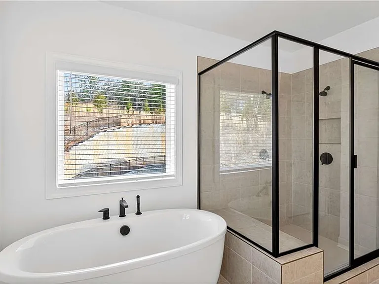 395 Tillman Pass — Photo 22