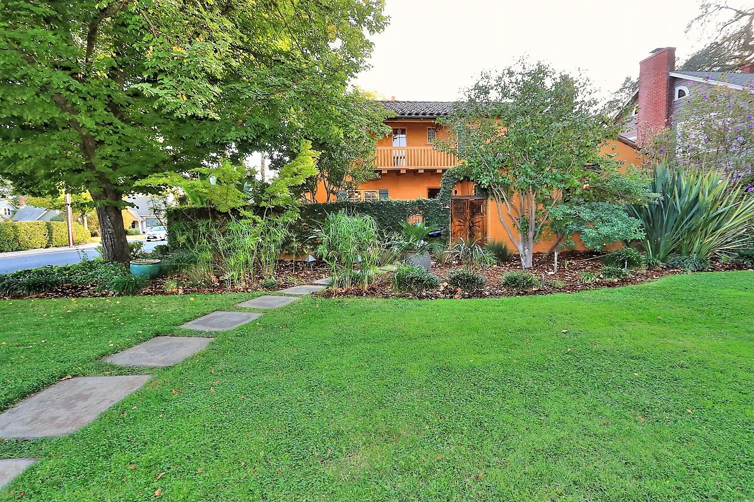 2762 10th Ave photo 1