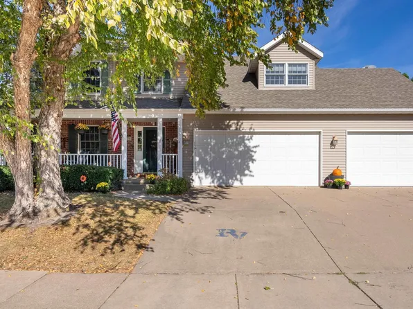 2076 Ashford Rd, Bettendorf, IA 52722