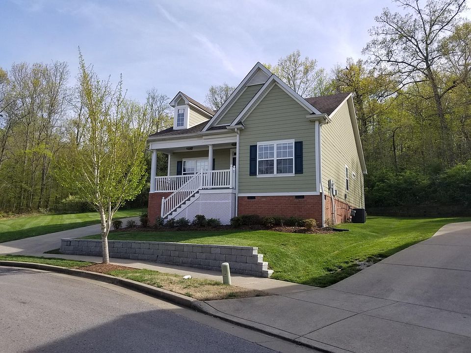 Single-level home on cul-de-sac with private back yard