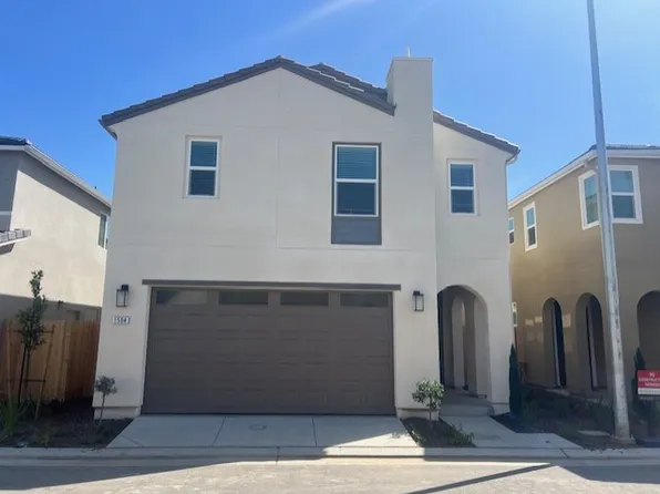 1504 Pioneer Ln, Clovis, CA 93619